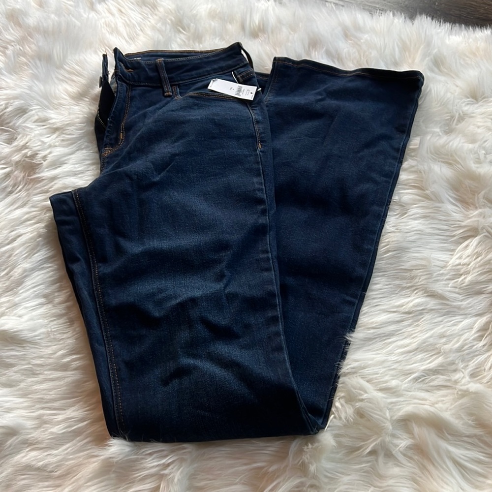 Old Navy Micro Flare Jeans. Sz 6 Tall. *NEW WITH TAGS*